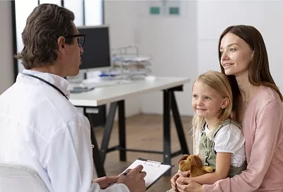 Наблюдать, удалять или забыть: все о родинках у детей