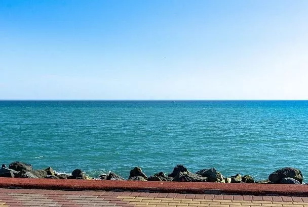 До +19 градусов прогревалось Черное море в Сочи, но вода остыла
