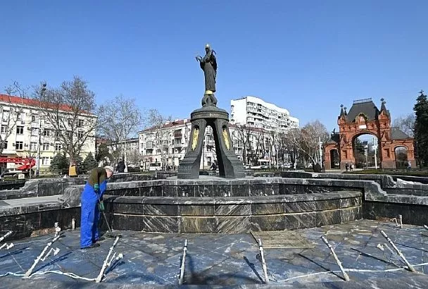 Фонтаны готовят к новому сезону в Краснодаре