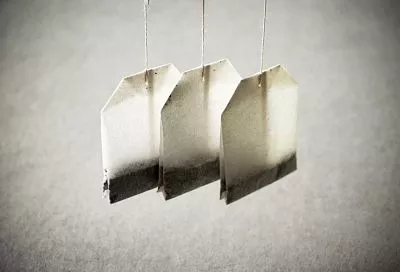 Покупаю самый дешевый чай в пакетиках и не пью его: в каких ситуациях этот продукт незаменим