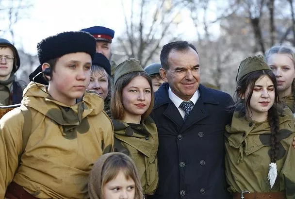 Вениамин Кондратьев пообщался с участниками реконструкции боя за освобождение Краснодара