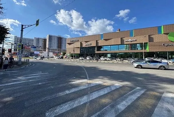 Девушка-подросток на электросамокате получила тяжелые травмы, врезавшись в иномарку в Анапе