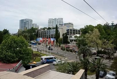 Завыли сирены. Мэр Сочи призвал не отправлять детей в детсады и школы из-за угрозы атаки БПЛА