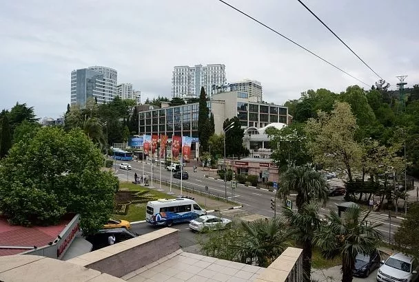 Завыли сирены. Мэр Сочи призвал не отправлять детей в детсады и школы из-за угрозы атаки БПЛА