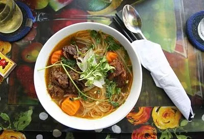 Копченые ребрышки или курочка никогда не задерживаются в холодильнике - варю с ними пряный и очень питательный фасолевый суп