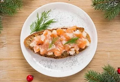 Тартар из форели и авокадо вместо Оливье: нежный, свежий, изысканный - собирается за минуты