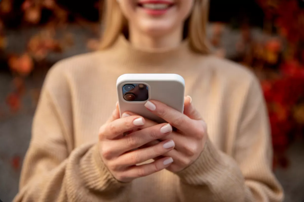 Как распознать мошенников с помощью одной кнопки на смартфоне