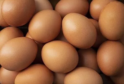 Рынок яиц в России перенасыщен, цены упали на треть — Минсельхоз