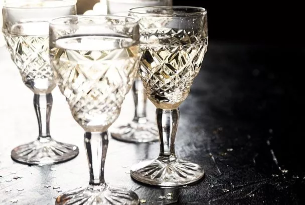 Как отмыть старые бокалы и фужеры, доставшиеся от бабушки, от жира, грязи и толстого слоя пыли