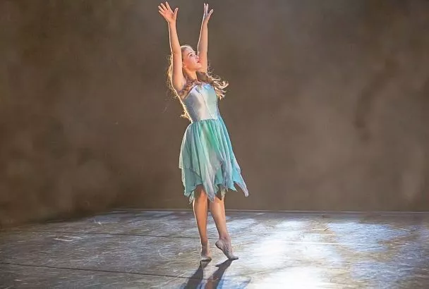  Ужасно не люблю диеты, потому нашла самый лучший для себя способ похудения: танцую каждую свободную минуту и не переживаю за съеденные калории