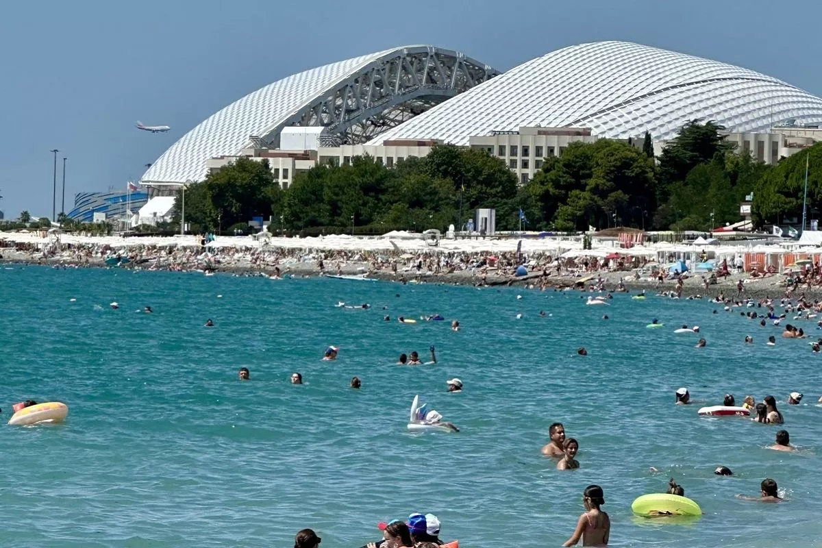 Сочи, Геленджик и Сириус вошли в топ-10 популярных направлений летнего сезона