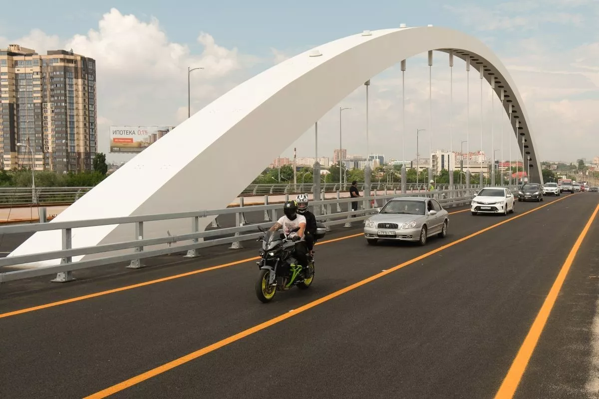 Движение автомобилей по Яблоновскому мосту в Краснодаре возобновили