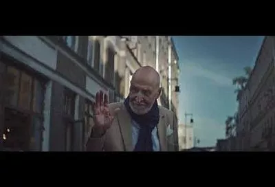 В Сочи пьяный пешеход переходил дорогу на красный свет и попал под колеса иномарки