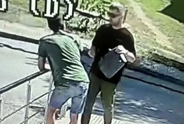 На Кубани курьер мошенников забрал у отца погибшего бойца более 1,3 млн рублей. Его разыскивает полиция