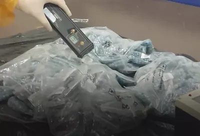 Таможенники в Казани задержали 30 кг радиоактивных бусин из Китая