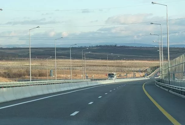 В районе Славянска-на-Кубани по мосту через реку Протока вводится реверсивное движение 