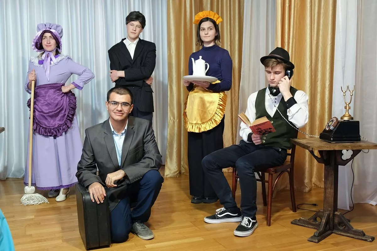 Актеры театра-студия «Премьер». 