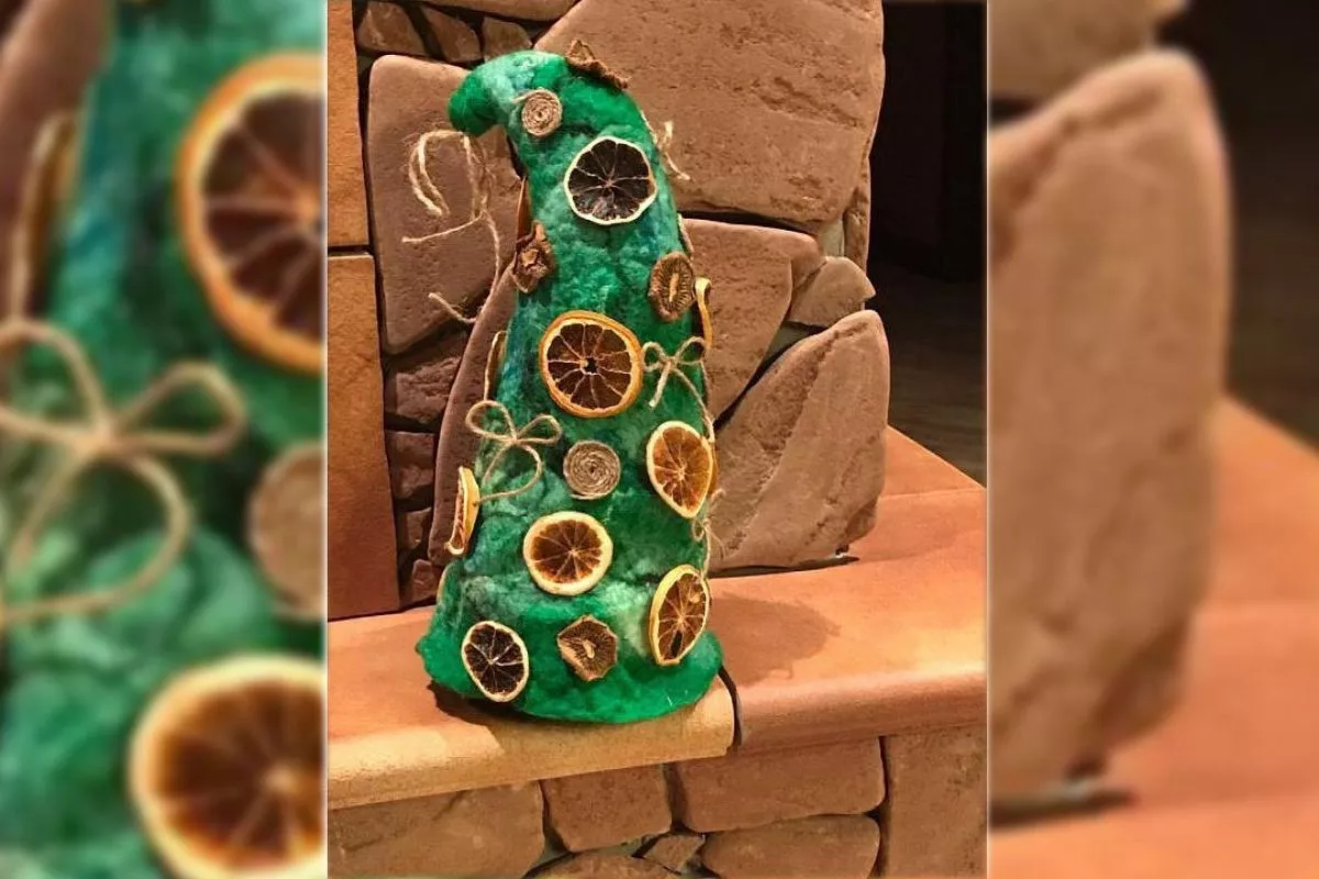 Елка из шерсти