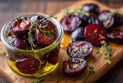 Вяленые сливы: простой рецепт ароматной закуски