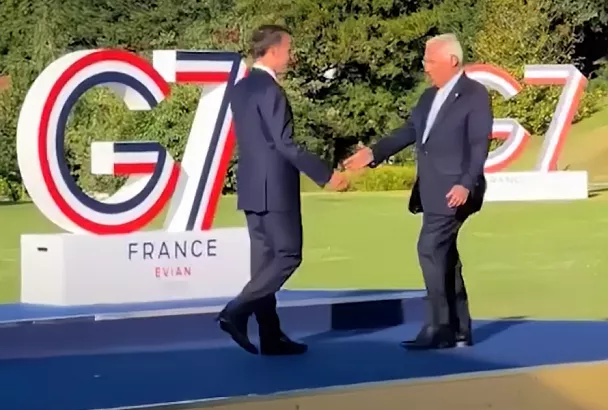 «Капибара» на саммите G7: Макрон вновь удивил
