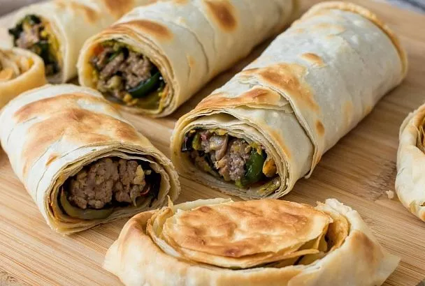 Быстрый пирог из лаваша. Хрустящая корочка и нежная начинка 