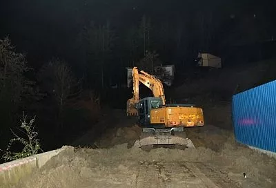 Движение двух оползней в Сочи продолжается, но угрозы для жителей нет 