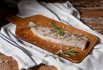 Муж просто счастлив, когда делаю дома балык из филе толстолобика - лучше закуски к пиву не найти