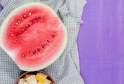 Гастроэнтеролог дал 3 совета, как не отравиться дыней и арбузом 