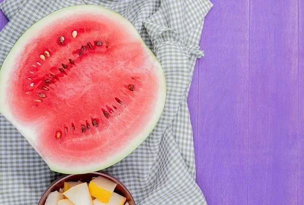 Гастроэнтеролог дал 3 совета, как не отравиться дыней и арбузом 