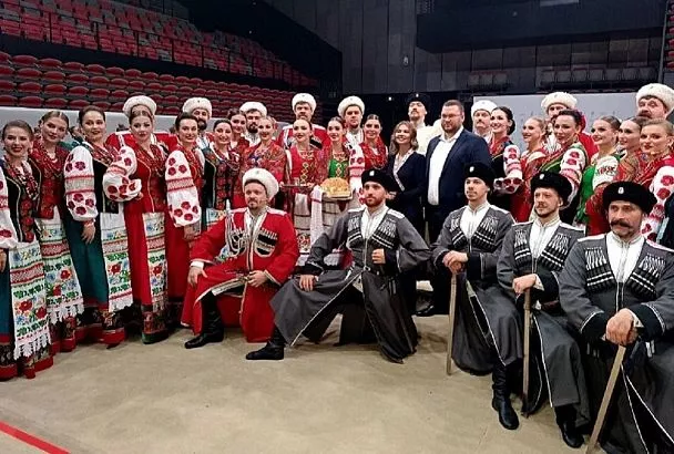 Кубанский казачий хор выступил в Китае на закрытии международного турнира по художественной гимнастике