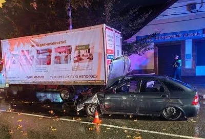 В Анапе водитель «Лады» сбил насмерть мужчину и скрылся. Его разыскивает полиция