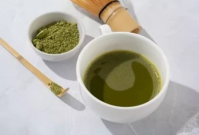Больше не суперфуд, а враг здоровья! Чем опасен зеленый чай матча для его преданных фанатов 
