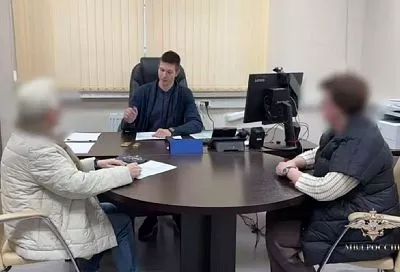 Мошенники убедили пенсионерку из Сириуса купить слитки золота на 19 млн рублей и передать им