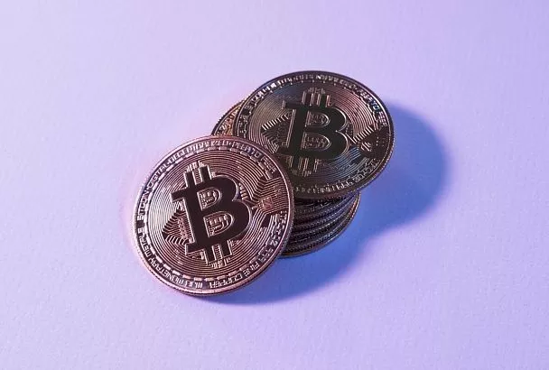 Курс биткойна вновь превысил $90 тыс.