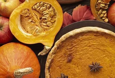 Осенний пирог с тыквой и яблоками: хрустящая корочка и нежная начинка с первого раза