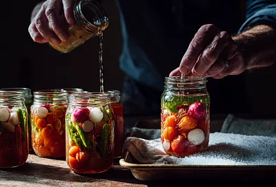 Зимние томаты быстрой ферментации: ароматная закуска за три дня