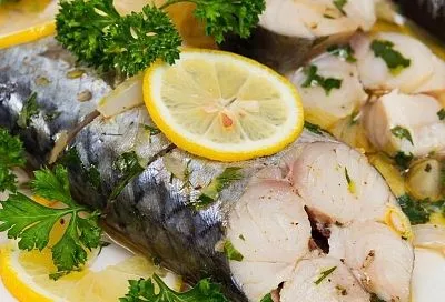 С виду скумбрия, а на вкус  вкуснее форели. Простой трюк с горчицей и недорогая рыбка превращается в настоящий деликатес