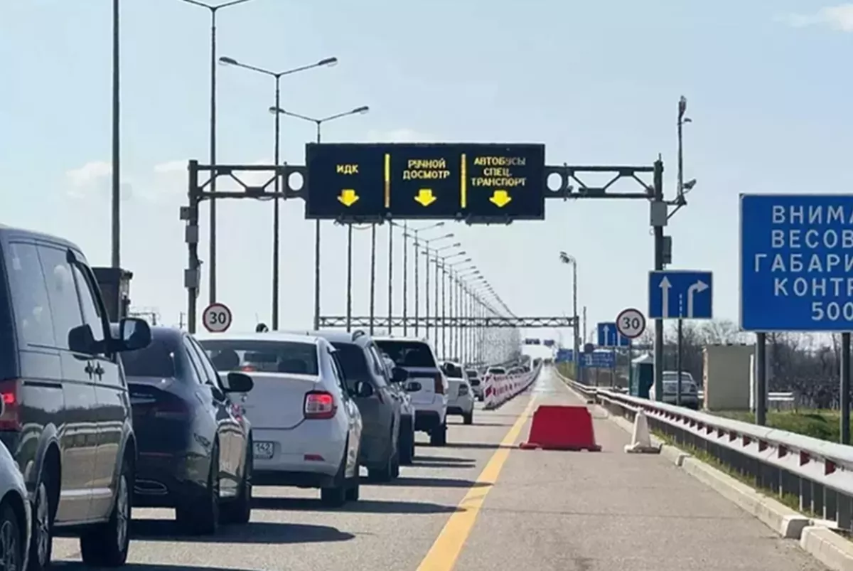 Час в ожидании проезда: какая обстановка на подъездах к Крымскому мосту
