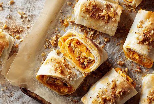 Рулетики из лаваша с тыквой: сочные, медовые и полезные за 30 минут