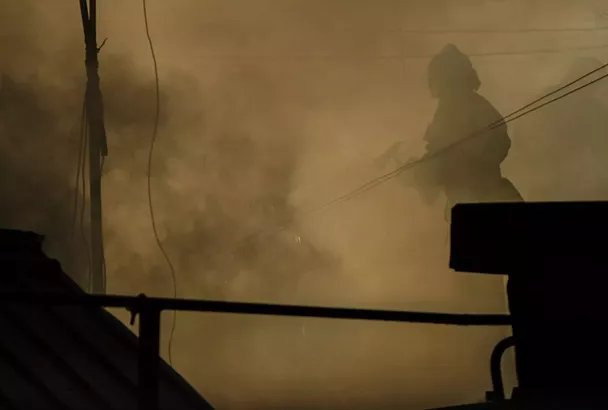 Пожарные ликвидировали открытое горение резервуара с нефтепродуктами в поселке Темрюкского района