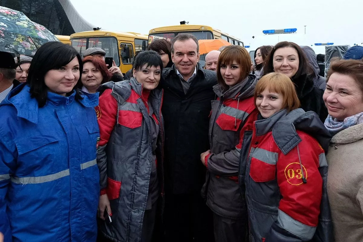 Ключи от новых автомобилей представителям муниципалитетов передал губернатор Вениамин Кондратьев