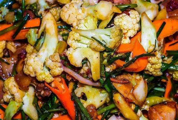 Даже у корейцев на рынке нет такой вкусной маринованной цветной капусты! А готовить то эту закуску проще простого