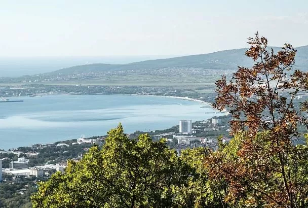 Геленджик возглавил топ-10 экологически чистых городов для осеннего отдыха