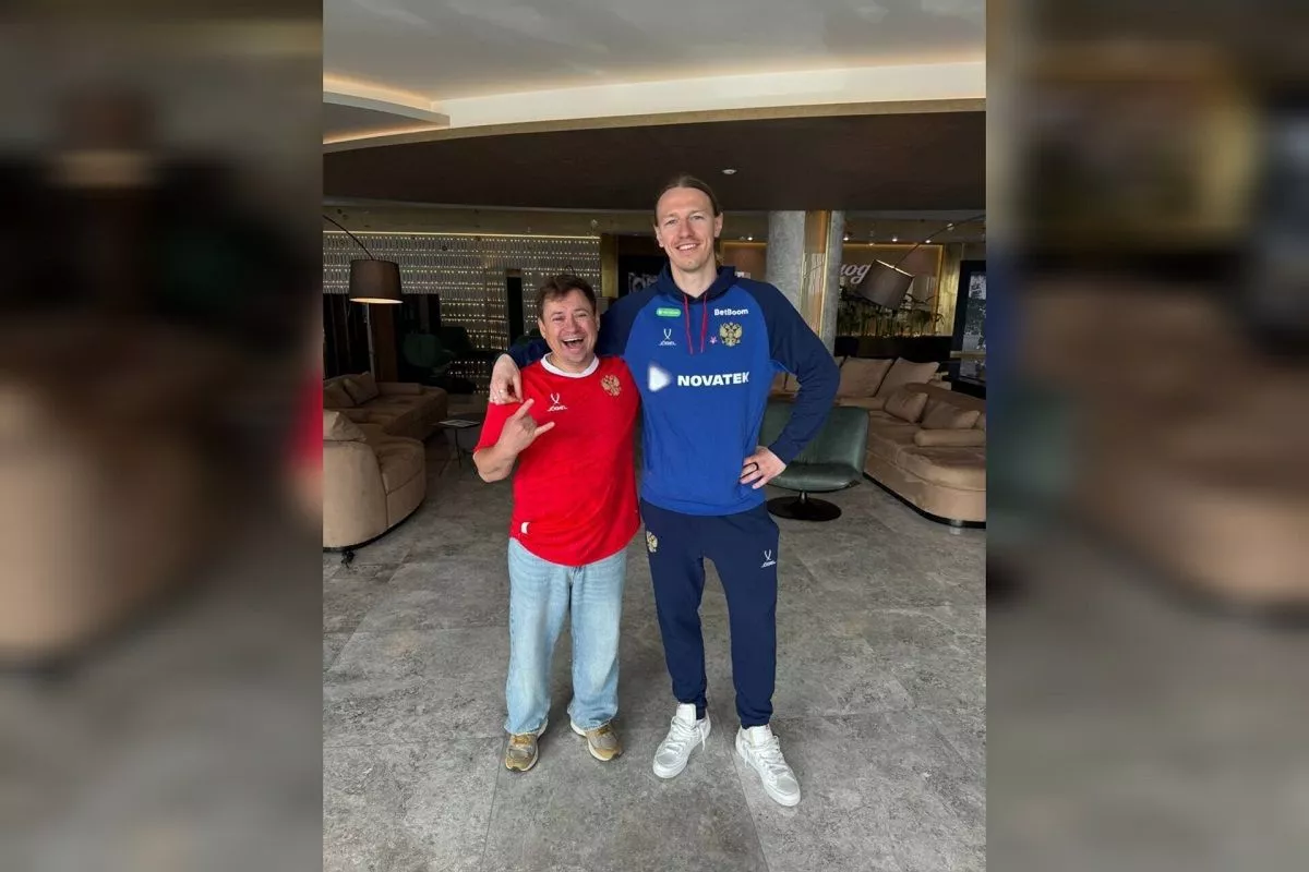 Актер сериала «Саша и Таня» Гайдулян опубликовал фото с Сафоновым на тренировочной базе «Краснодара»