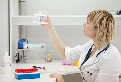 Отпуск на грани: врач рассказал, какие анализы спасут вас от проблем со здоровьем в путешествии