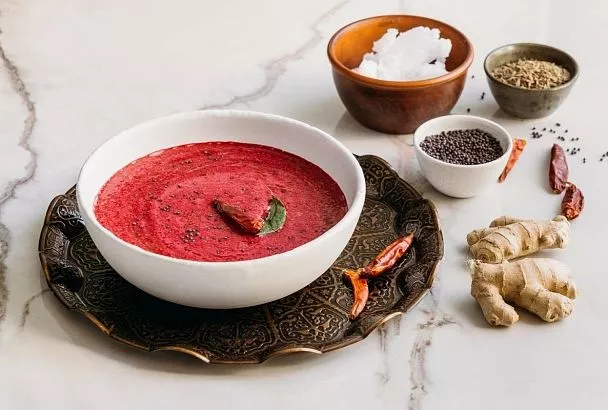 Гостей проводили и снова на кухню - варю мой фирменный пряный томатный суп-пюре с имбирем. Он не только согреет зимой, но и быстро наладит работу кишечника