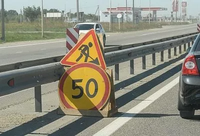 Водителя грузовика убило током на стройке дороги в Краснодарском крае