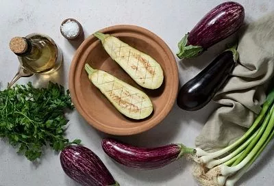 Баклажаны едим круглый год и чаще всего именно такие - жареные в кляре. Очень вкусно и просто