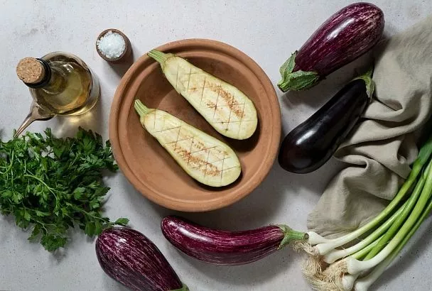 Баклажаны едим круглый год и чаще всего именно такие - жареные в кляре. Очень вкусно и просто