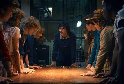 10 лет магии: Netflix отметил юбилей «Очень странных дел» ностальгическим постером